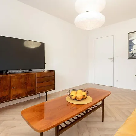 Appartamento Stylish With Workspace In By Rent Like