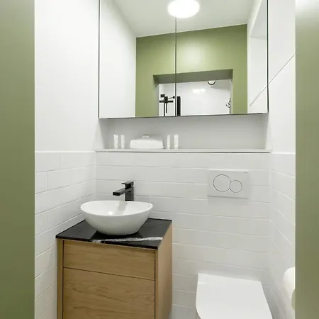 Apartman Stylish With Workspace In By Rent Like *