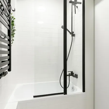 Apartman Stylish With Workspace In By Rent Like