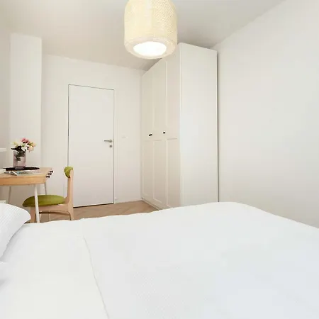Apartman Stylish With Workspace In By Rent Like